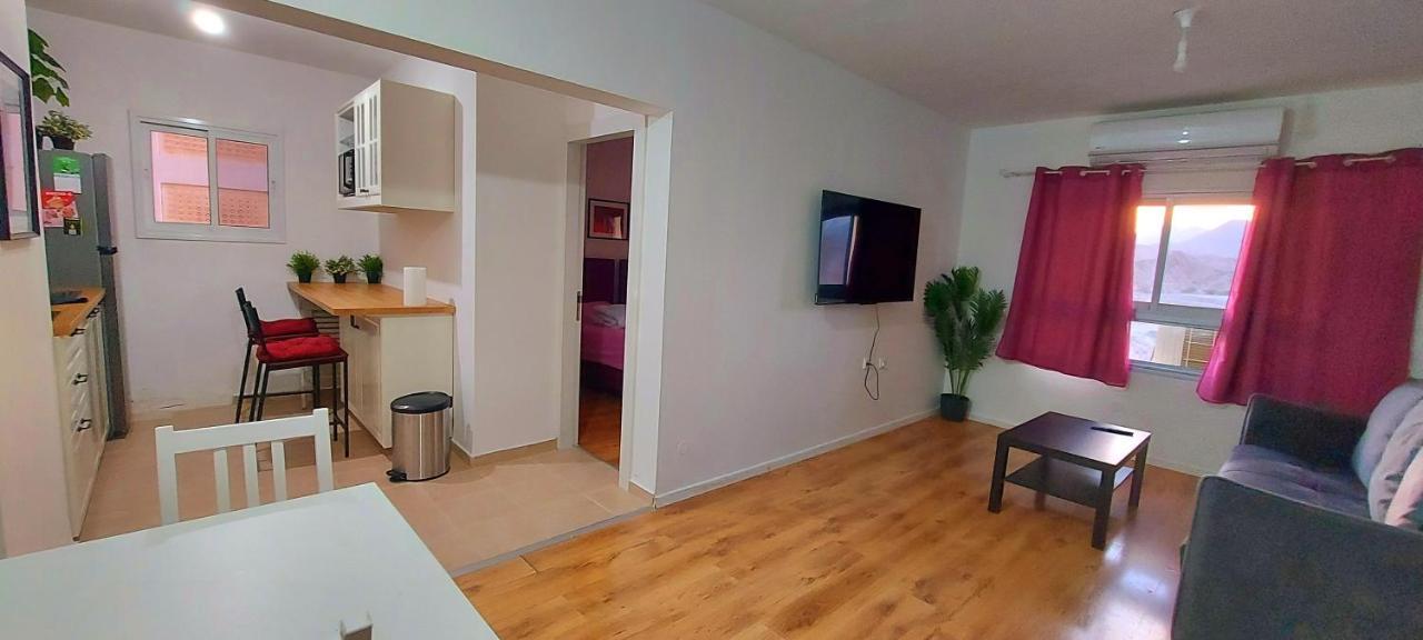 Eilat Octopus Apartment - אילת אוקטופוס -שני חדרים וסלון, בריכה בקיץ Экстерьер фото